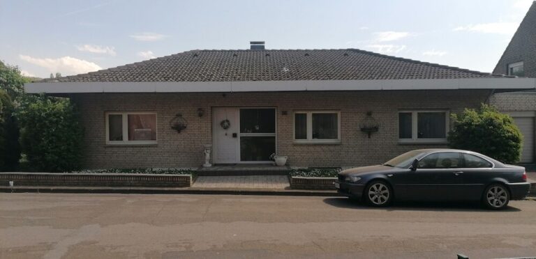 [Verkauft] Freistehender Bungalow in Neurath