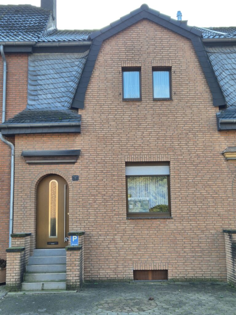 [RESERVIERT] Handwerker aufgepasst – Reihenmittelhaus mit Potential !!!